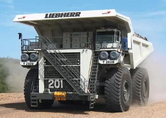Xe tải khai thác Liebherr T282B với hệ thống hybrid mạnh mẽ