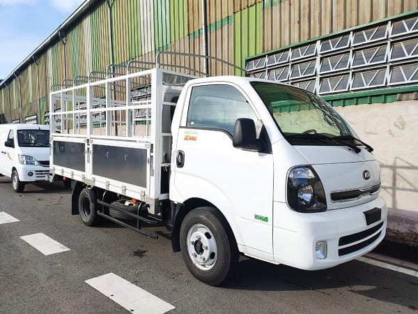 Xe tải Kia Frontier K250 thùng kín có cửa hông tiện dụng