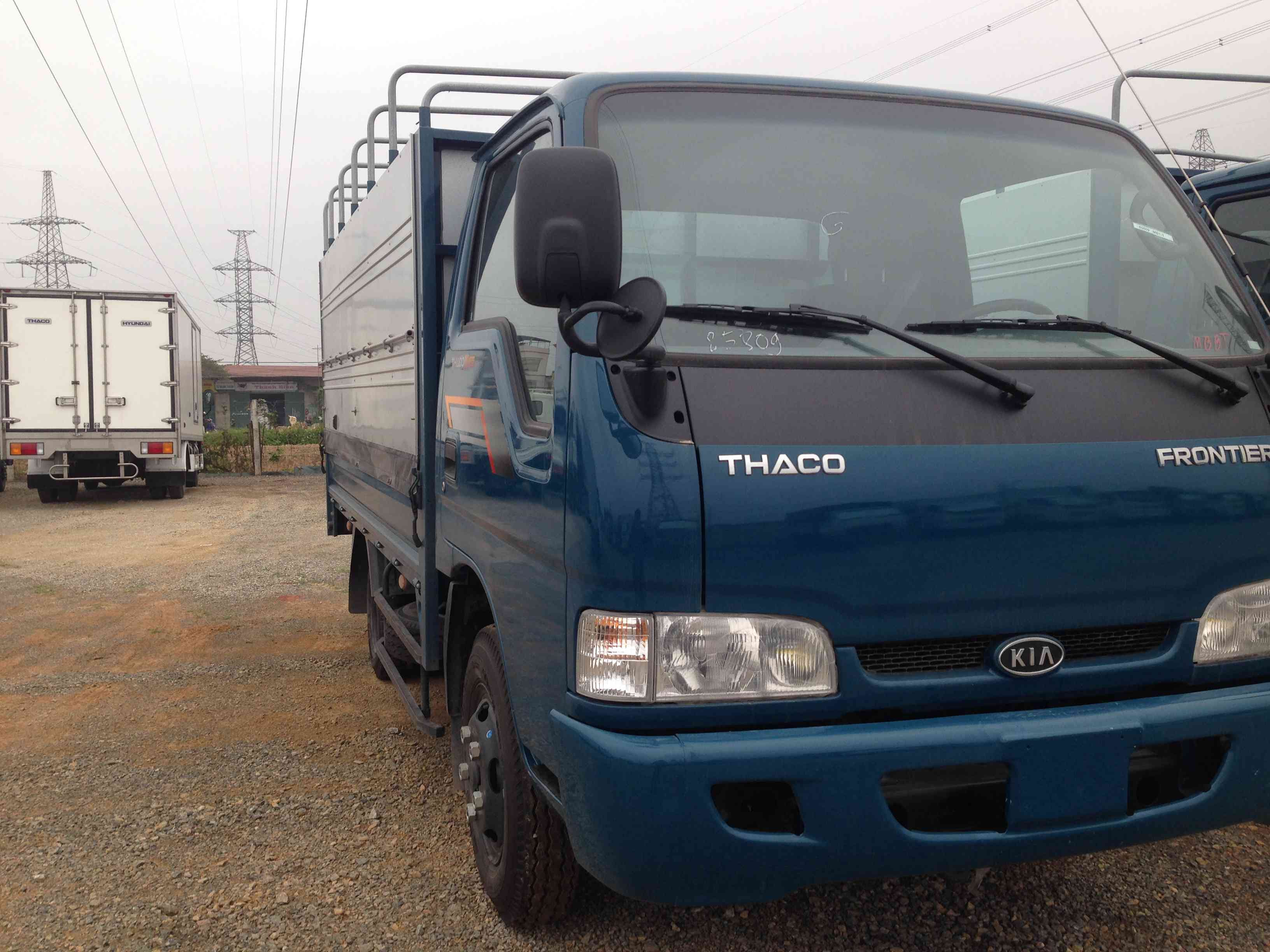 Xe tải Kia K165 thùng mui bạt linh hoạt cho vận chuyển hàng hóa