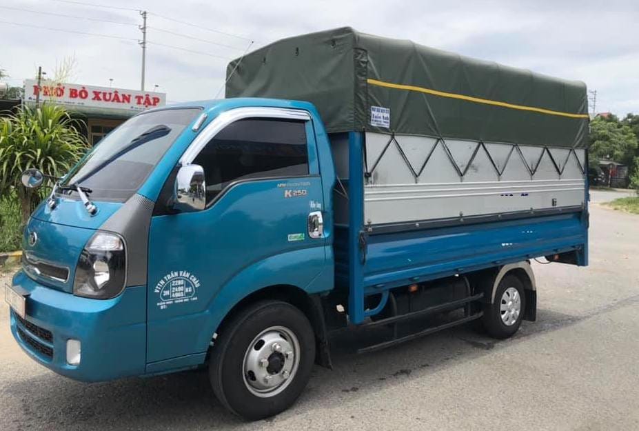 Xe tải KIA K250 cũ đời 2019 màu xanh thùng mui bạt