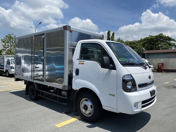 Xe tải Kia K250 thùng kín màu trắng