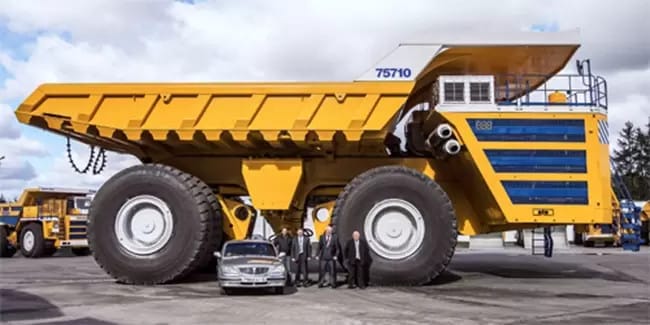 Xe tải lớn nhất thế giới BelAZ 75710 đang hoạt động trong mỏ khai thác than