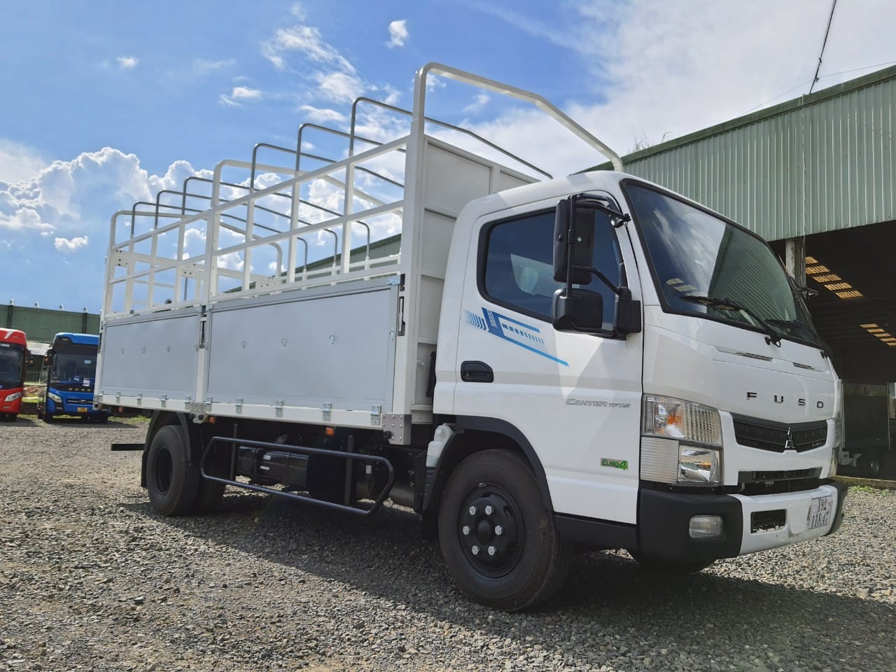 Xe tải Mitsubishi Fuso 3t5 Canter TF7.5 thùng mui bạt chắc chắn