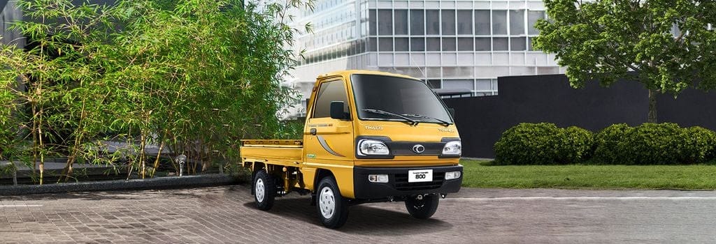 Xe tải nhỏ Thaco Towner 800 màu trắng với thùng lửng