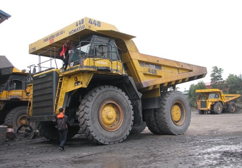 Xe tải siêu trường siêu trọng Komatsu HD785