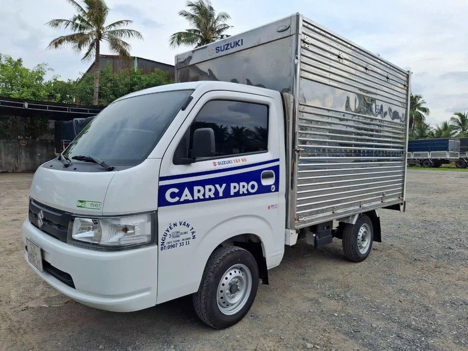 Xe tải Suzuki Carry Pro 750kg cũ thùng kín, đời mới, rất phù hợp cho di chuyển đô thị ở Tiền Giang