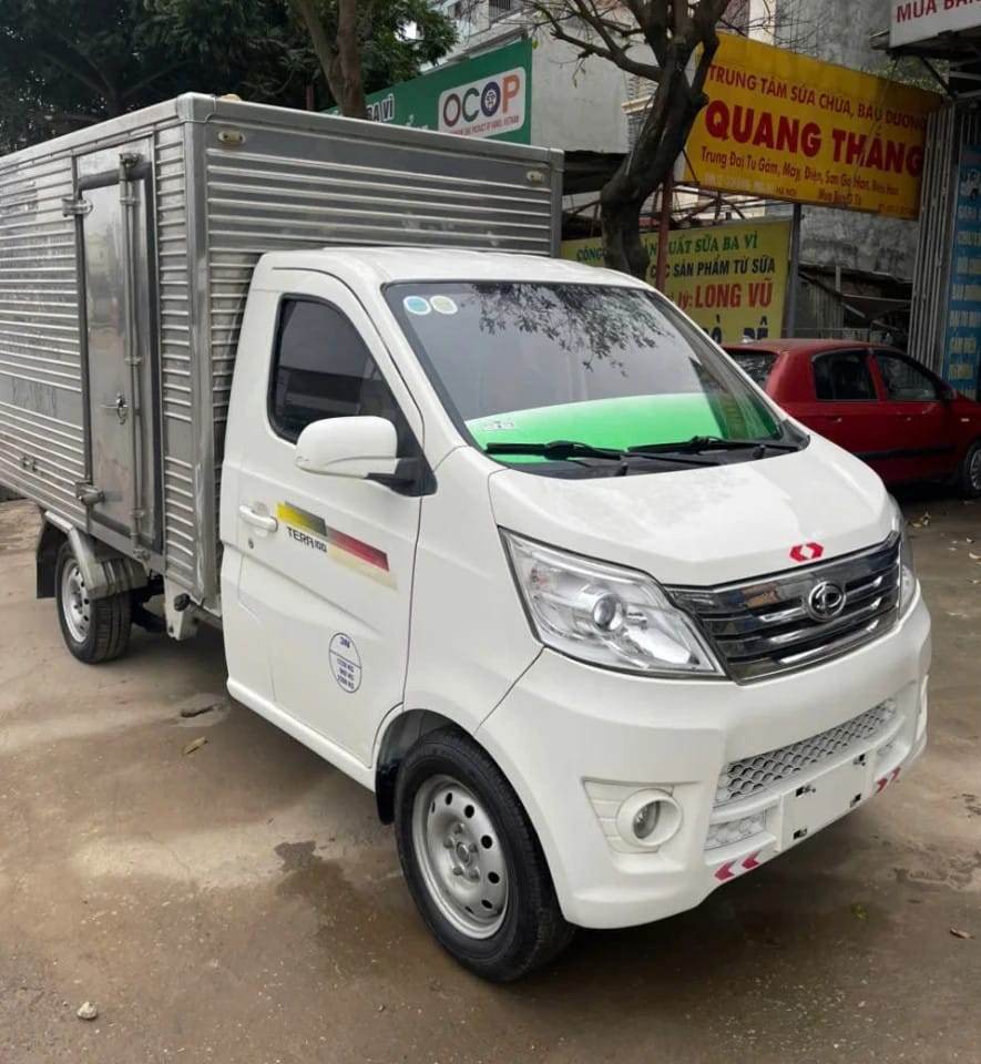 Xe tải Teraco 100 cũ đời 2020 với thùng kín màu trắng, giải pháp vận chuyển an toàn cho hàng hóa nhạy cảm