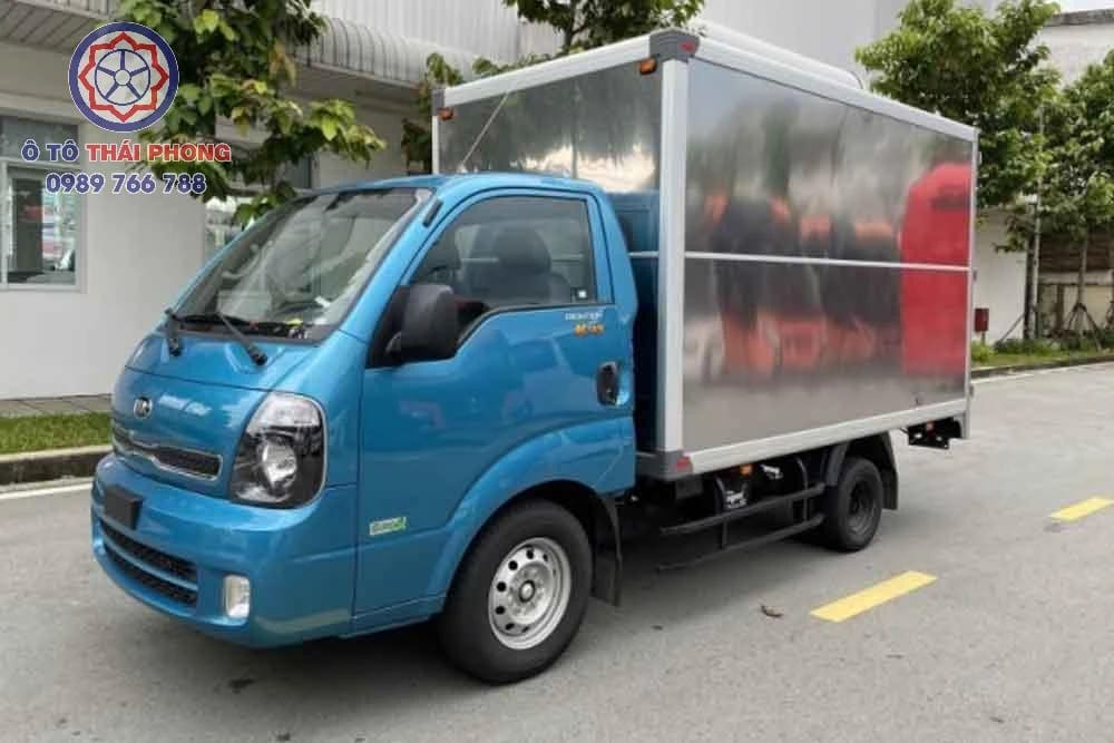xe tải thaco frontier 1.25 tấn đang chạy trên đường
