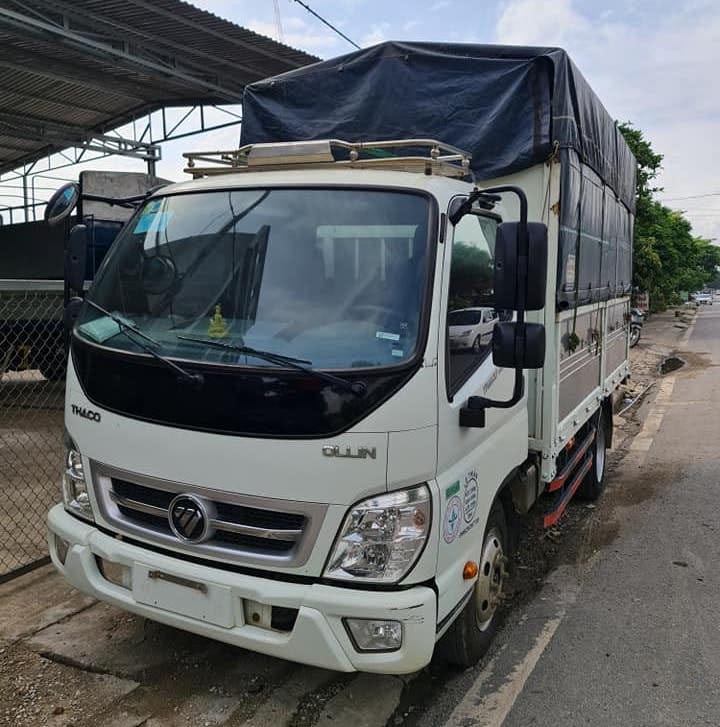 Xe tải Thaco Ollin 3 5 tấn cũ đời 2019 thùng mui bạt trên đường