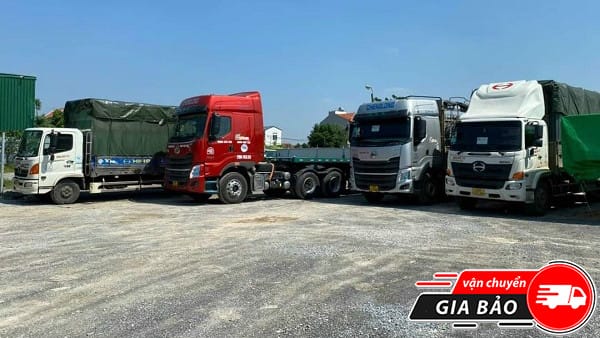 Xe tải vận chuyển hàng hóa từ đô thị đến các tỉnh thành, biểu tượng cho dịch vụ xe tải liên tỉnh