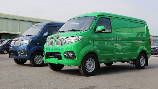 Xe tải van SRM X30 1000kg với thiết kế hiện đại