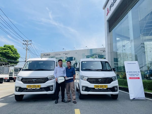 xe tải van Thaco Frontier TF đang bàn giao