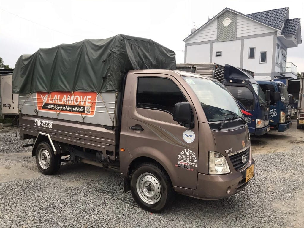 Xe Tata Super Ace với thùng mui bạt, một lựa chọn xe tải 9 tạ cũ chạy dầu