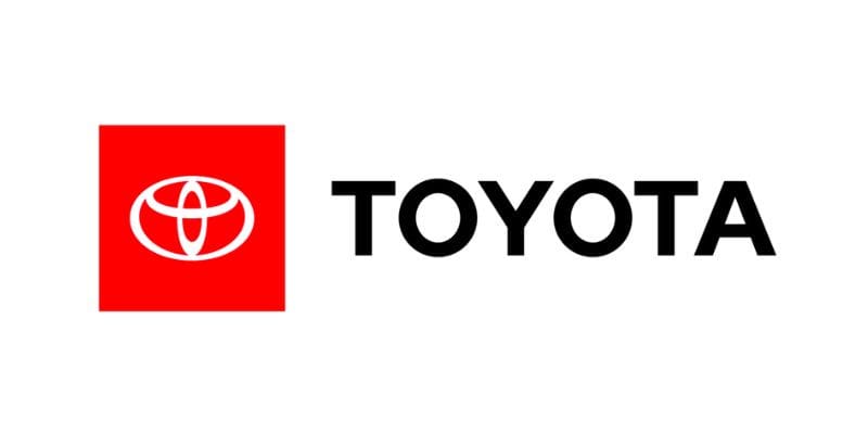 Xe Toyota Fortuner đang di chuyển trên đường