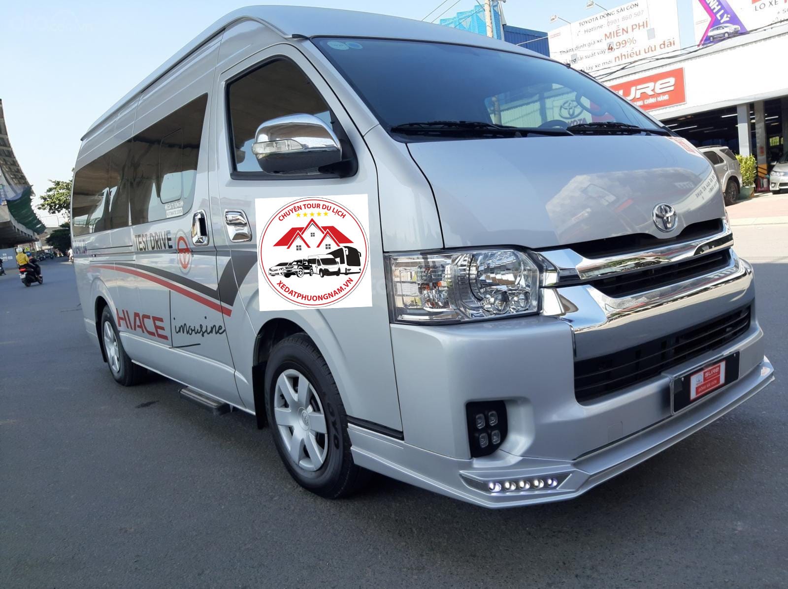 Xe Toyota Hiace 16 chỗ
