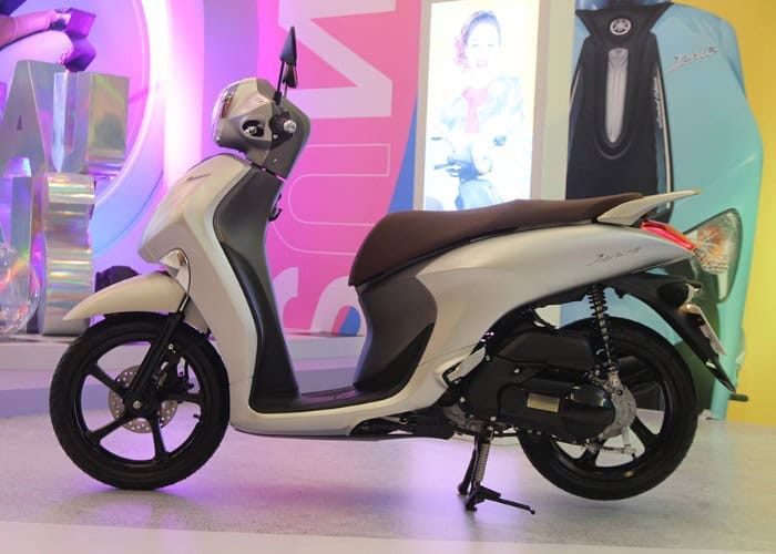 Xe Yamaha Janus màu xanh thanh lịch với động cơ Blue Core 125cc