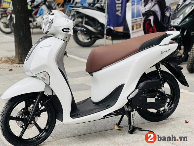 Yamaha Janus 2025 màu trắng be, xe tay ga nữ trẻ trung phong cách.