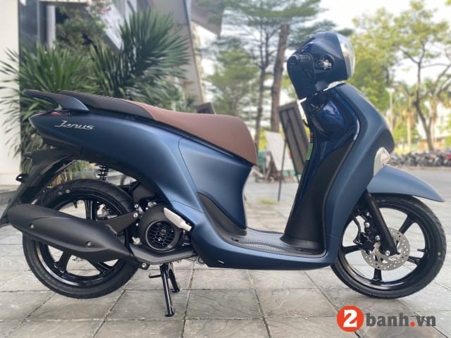 Yamaha Janus 2025 màu trắng đen với thiết kế trẻ trung và gọn nhẹ